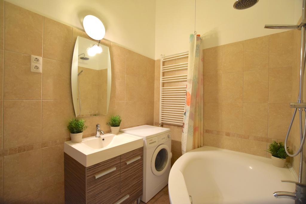 Standard Apartment By Hi5 - Muzeum 5 Budapest Esterno foto