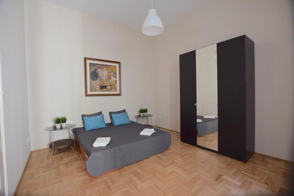 Standard Apartment By Hi5 - Muzeum 5 Budapest Esterno foto