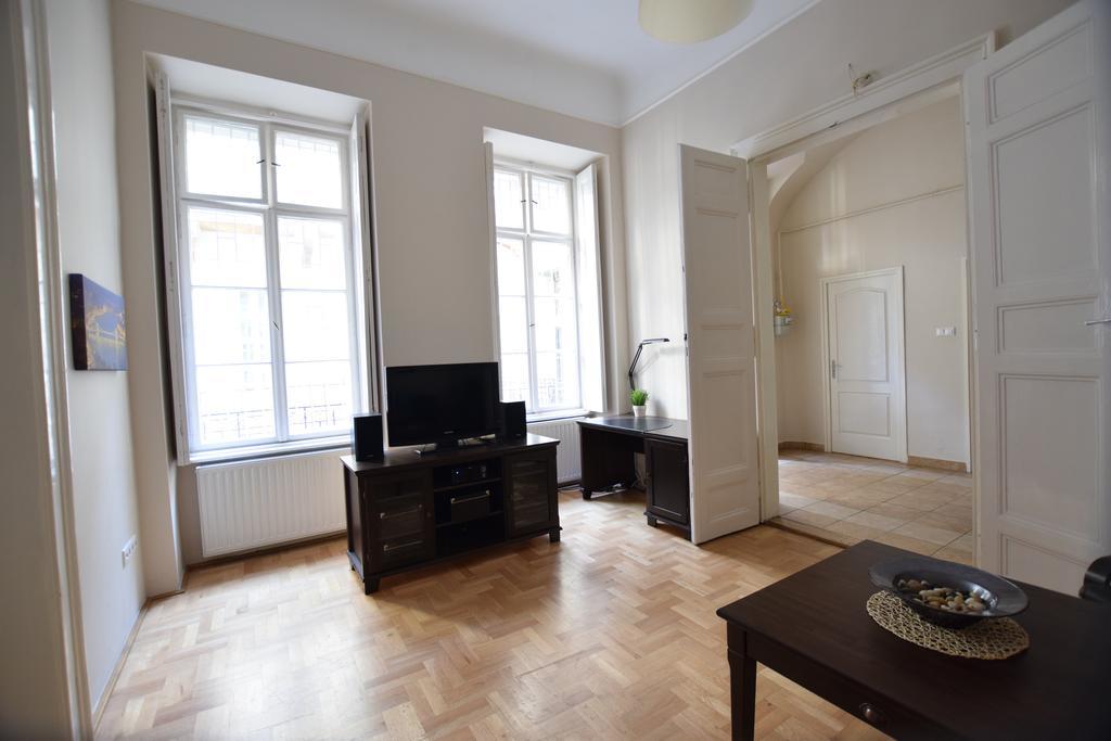 Standard Apartment By Hi5 - Muzeum 5 Budapest Esterno foto